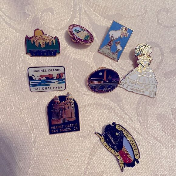 Bundle of 8 Souvenir Collectible Pins including Several Parks - Picture 7 of 7